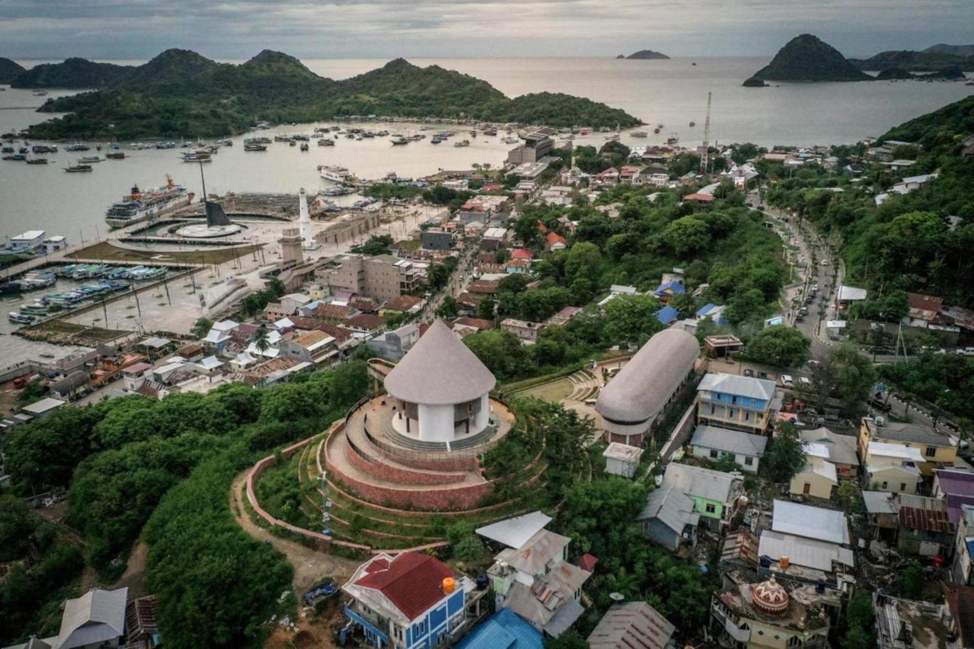 Benedict Guesthouse By Mori Hospitality Labuan Bajo Buitenkant foto