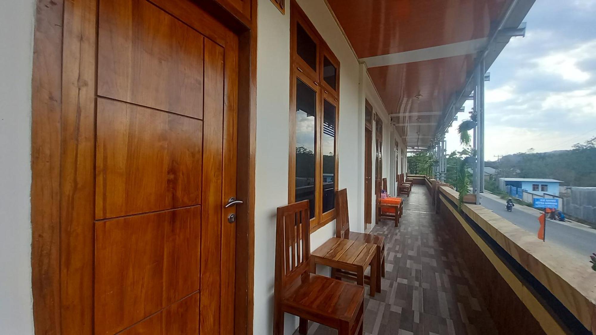 Benedict Guesthouse By Mori Hospitality Labuan Bajo Buitenkant foto