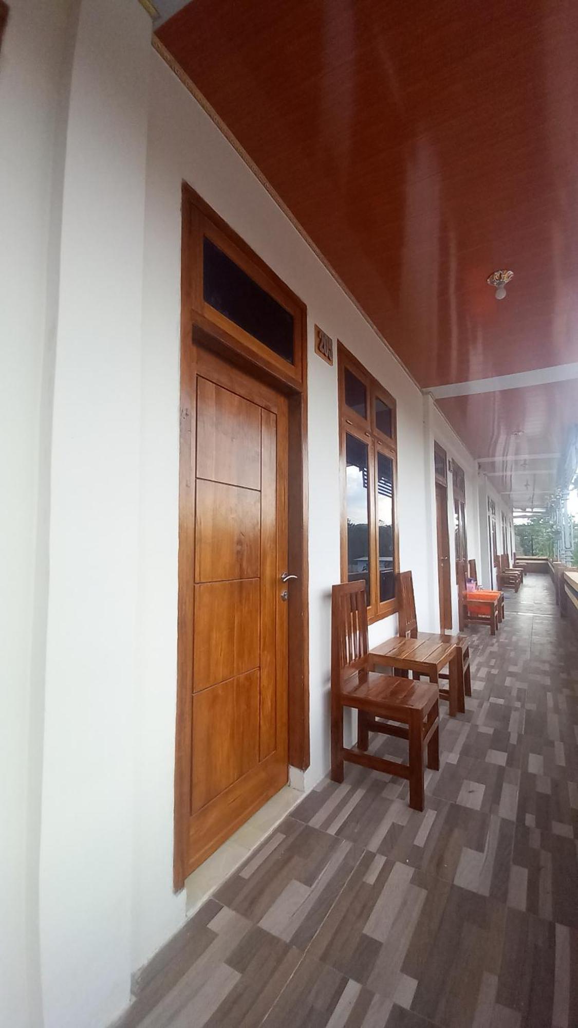 Benedict Guesthouse By Mori Hospitality Labuan Bajo Buitenkant foto
